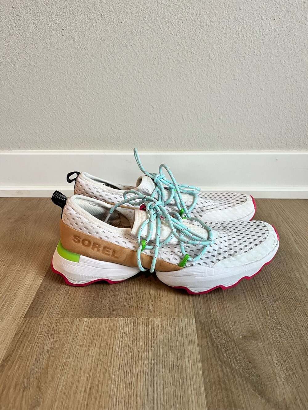 Sorel, Kinetic Impact Women's Mesh Sneakers, White/Neon Pink, 8.5